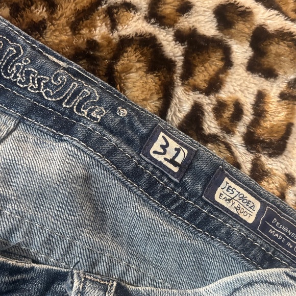 Miss Me Blue Jeans with Gold Embroidery 31x33 easy boot - Picture 2 of 6